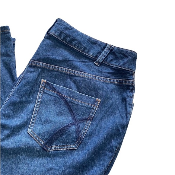 🔴 5/$45 SALE 🔴 LANE BRYANT | Distinctly Bootcut Jeans - Picture 2 of 7